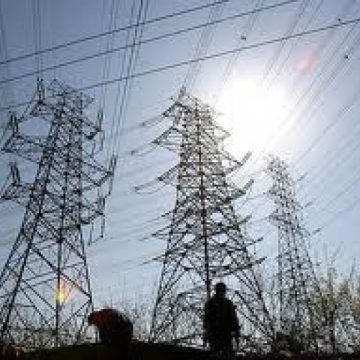 SIGHET: Electrica solicita prezenţa unui expert ANRE pentru a rebranşa zona afectată de cele două explozii la curent electric