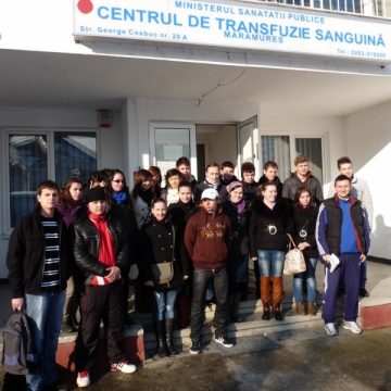 Baia Mare: Peste 20 de elevi de la un liceu din Târgu Lăpuş au donat sânge pentru victimele exploziilor din Sighet Baia Mare: Peste 20 de elevi de la un liceu din Târgu Lăpuş au donat sânge pentru victimele exploziilor din Sighet