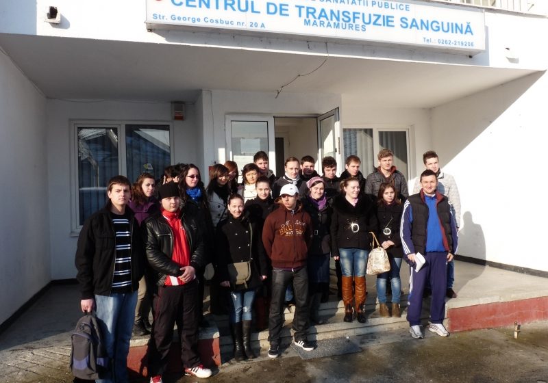 Baia Mare: Peste 20 de elevi de la un liceu din Târgu Lăpuş au donat sânge pentru victimele exploziilor din Sighet Baia Mare: Peste 20 de elevi de la un liceu din Târgu Lăpuş au donat sânge pentru victimele exploziilor din Sighet