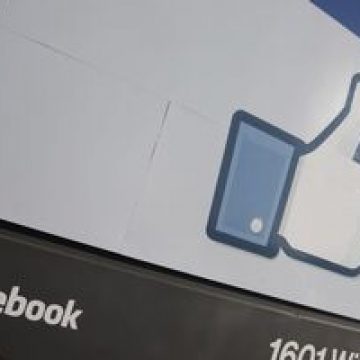 Facebook testează un sistem de verificare a identităţii pentru staruri Facebook testează un sistem de verificare a identităţii pentru staruri