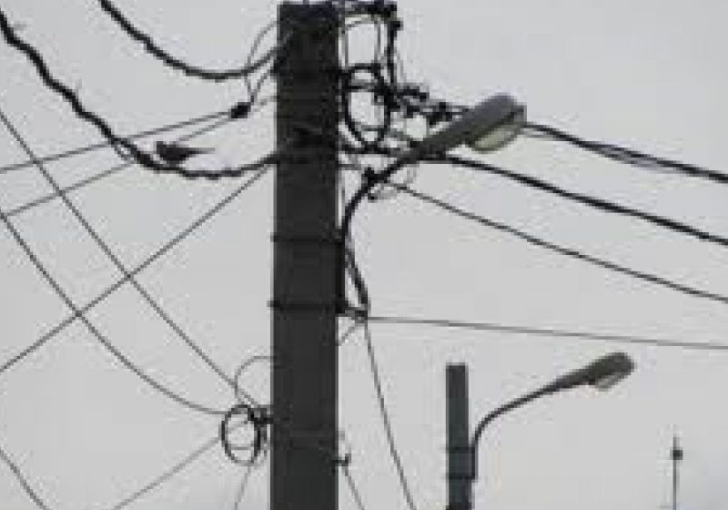 Mai mulţi locatari din zona cartierului Independenţei au rămas mai bine de 16 ore fără curent electric, după ce a fost tăiat un cablu electric în urma intervenţiei experţilor de la gaz Mai mulţi locatari din zona cartierului Independenţei au rămas mai bine de 16 ore fără curent electric, după ce a fost tăiat un cablu electric în urma intervenţiei experţilor de la gaz