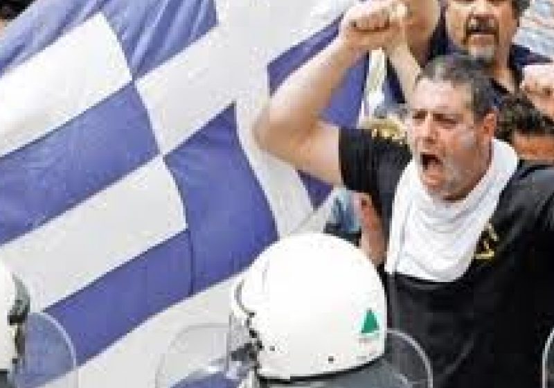 Grevă generală în Grecia: Confruntări între poliţie şi manifestanţi la Atena