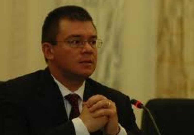 Guvernul Ungureanu a fost învestit de Parlament