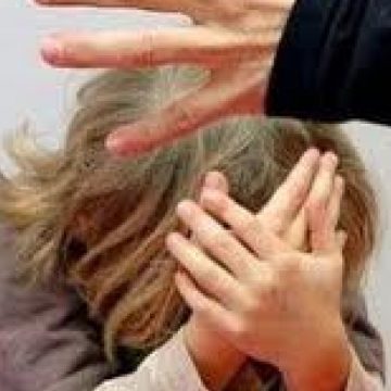 Un săliştean şi-a luat la bătaie concubina şi fetiţa de 9 ani Un săliştean şi-a luat la bătaie concubina şi fetiţa de 9 ani