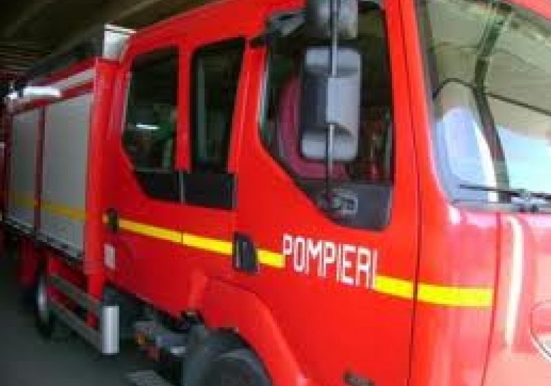 SIGHET: Incendiu la un coş de fum la o firmă de pe strada Traian