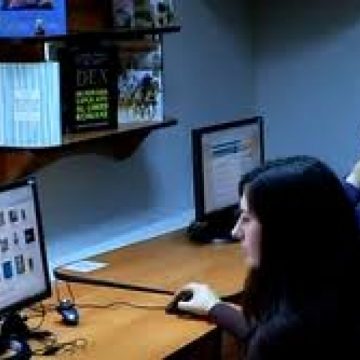 Baia Mare: Acces gratuit la Internet prin Programul Biblionet, la „Centrul de zi pentru vârstnici”
