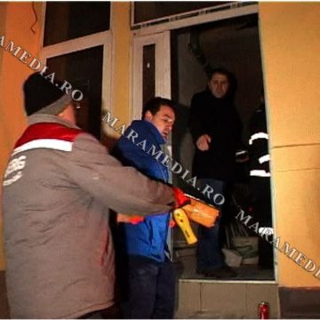 IMAGINI IN EXCLUSIVITATE: Echipa de interventie in timp ce investigheaza zona primei explozii de pe strada Corneliu Coposu