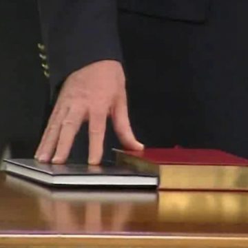 Baia Mare: Dumitru Stan din Ocna Şugatag a depus astăzi jurământul în noua funcţie de consilier judeţean Baia Mare: Dumitru Stan din Ocna Şugatag a depus astăzi jurământul în noua funcţie de consilier judeţean