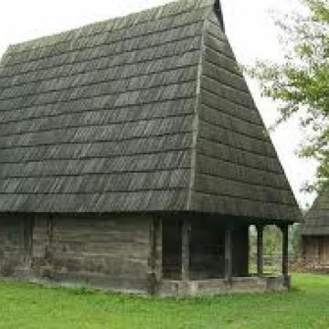 SIGHET: Muzeul Maramureşului din Sighetu Marmaţiei va derula un proiect menit să-i atragă pe cei mici către muzeu şi către lumea satului tradiţional SIGHET: Muzeul Maramureşului din Sighetu Marmaţiei va derula un proiect menit să-i atragă pe cei mici către muzeu şi către lumea satului tradiţional