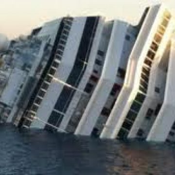 Naufragiul Costa Concordia: Au fost reluate căutările turiştilor dispăruţi Naufragiul Costa Concordia: Au fost reluate căutările turiştilor dispăruţi
