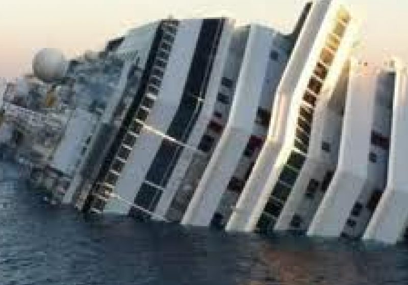 Naufragiul Costa Concordia: Au fost reluate căutările turiştilor dispăruţi