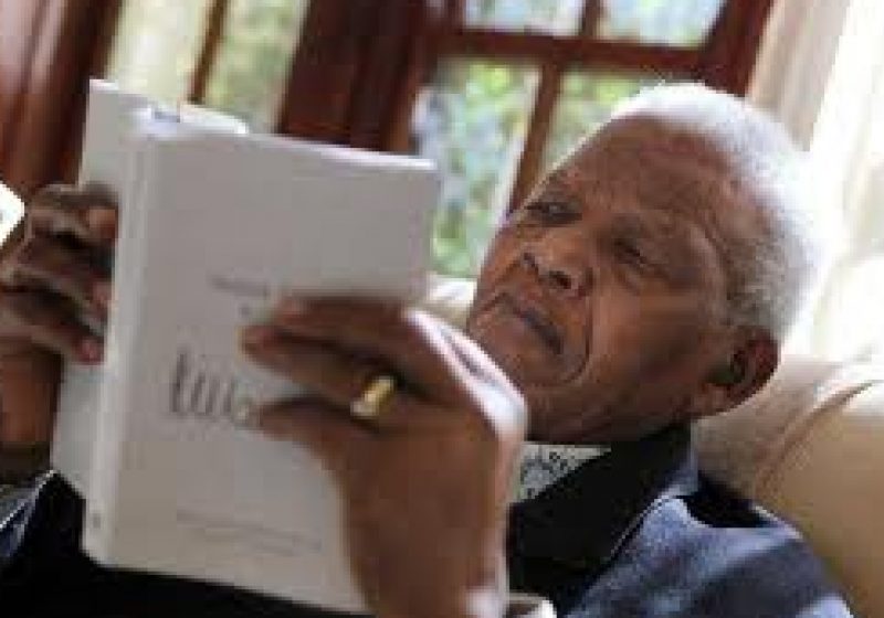 Nelson Mandela a fost spitalizat