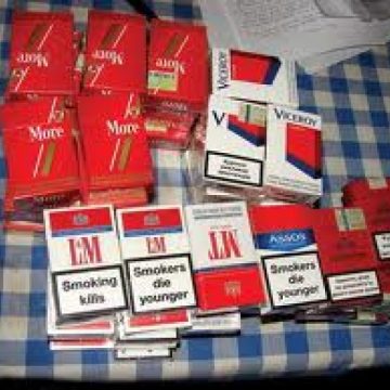 SIGHET: Au pitit peste 400 de pachete de ţigări într-o geantă şi au încercat să treacă graniţa spre Sighetu Marmaţiei SIGHET: Au pitit peste 400 de pachete de ţigări într-o geantă şi au încercat să treacă graniţa spre Sighetu Marmaţiei