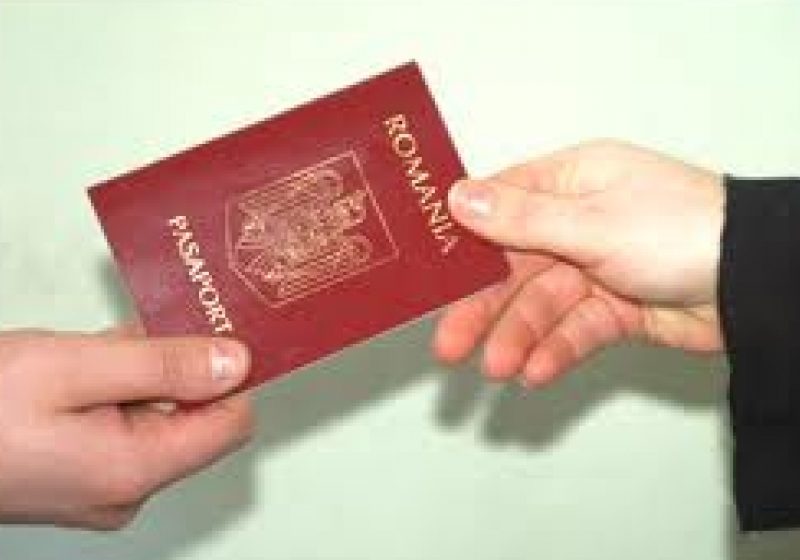 SIGHET: Înghesuială mare la paşapoarte
