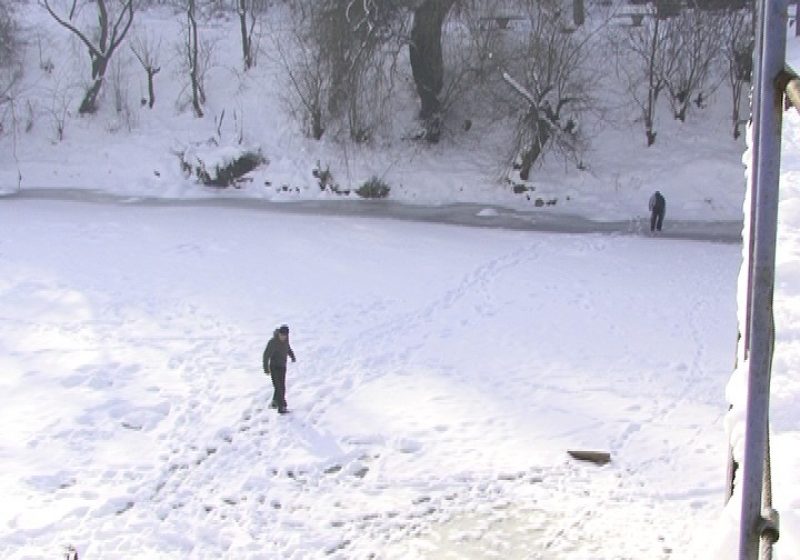 SIGHET: Patinoar pe Iza SIGHET: Patinoar pe Iza