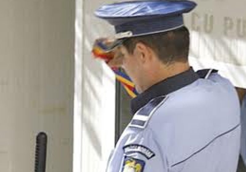 Baia Mare: Poliţişti agresaţi în trafic de 6 persoane cu antecedente penale, în Baia Borşa. Inculpaţii au fost reţinuţi