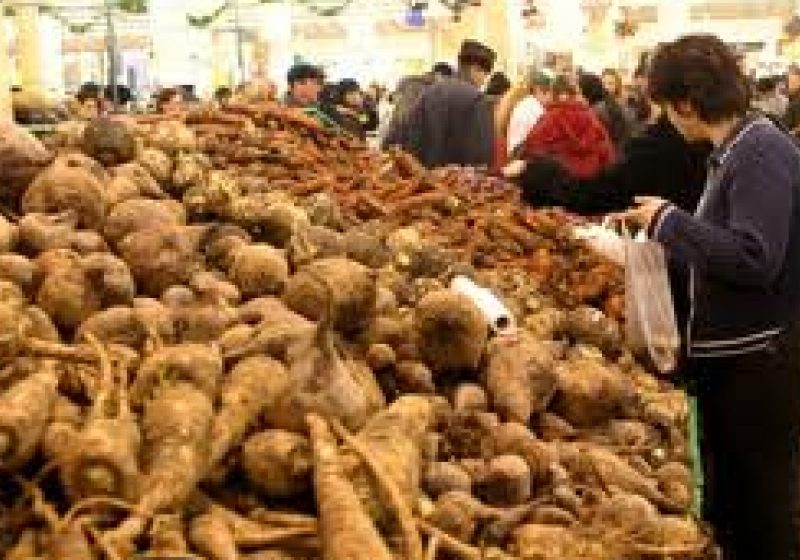 SIGHET: Sancţionate pentru că vindeau marfă în piaţă fără a avea afişat preţul pe produse