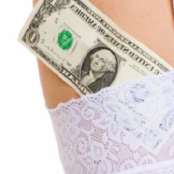 Poliţiştii maramureşeni au sancţionat 12 tinere care practicau prostituţia Poliţiştii maramureşeni au sancţionat 12 tinere care practicau prostituţia