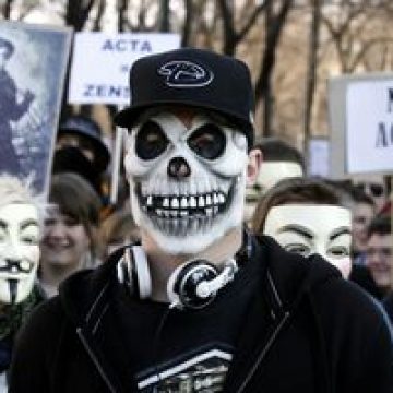 Mii de persoane au protestat în mai multe oraşe din Europa împotriva ACTA Mii de persoane au protestat în mai multe oraşe din Europa împotriva ACTA