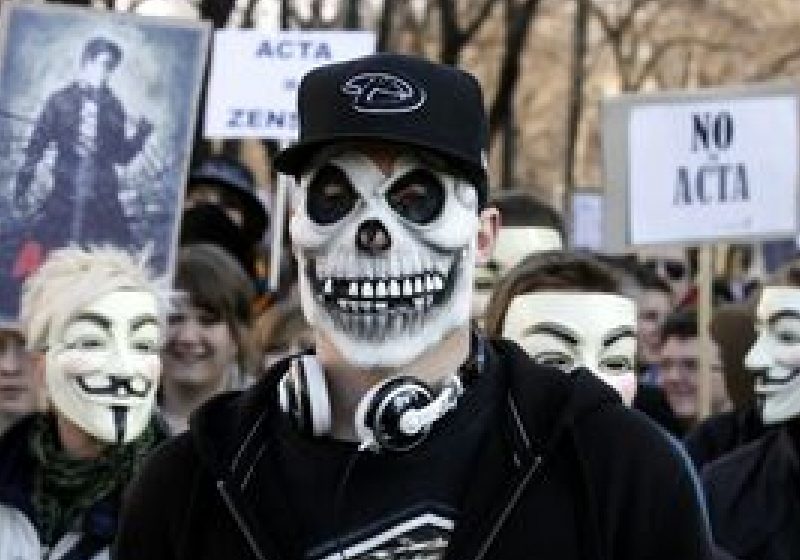 Mii de persoane au protestat în mai multe oraşe din Europa împotriva ACTA
