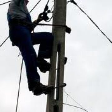 Sighet: În jurul orei 15:00 se va trece la rebranşarea curentului electric în zonele afectate de cele două deflagraţii