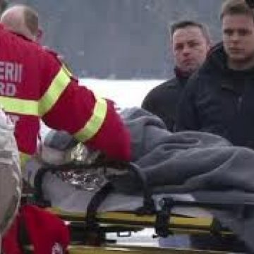 Rudele celor care au avut de suferit în urma celor două explozii au plecat în această dimineaţă cu un microbuz spre capitală Rudele celor care au avut de suferit în urma celor două explozii au plecat în această dimineaţă cu un microbuz spre capitală