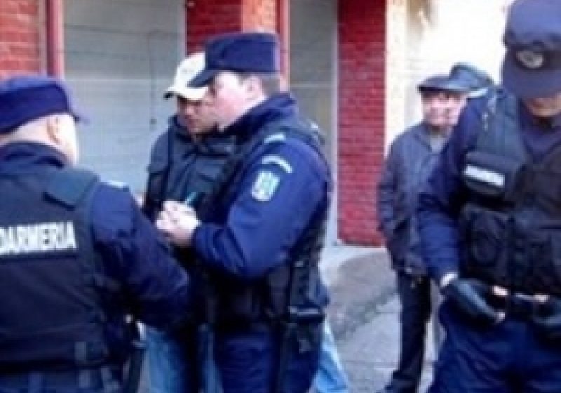 SIGHET S-a luat la ceartă cu vânzătoarele, dar şi cu barmana