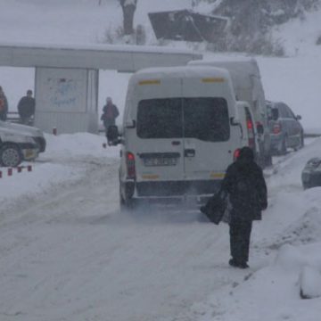 Baia Mare: Atenţie, şoferi! Se circulă în condiţii de iarnă pe toate drumurile din judeţ!