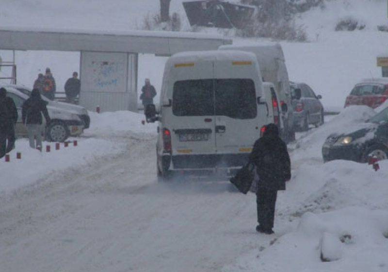 Baia Mare: Atenţie, şoferi! Se circulă în condiţii de iarnă pe toate drumurile din judeţ!