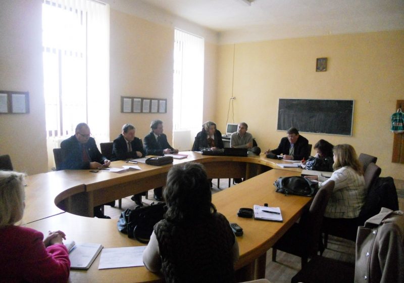 Baia Mare: Ministerul Educaţiei va fi solicitat să intervină pentru rezolvarea problemelor de la liceul ucrainean din Sighet Baia Mare: Ministerul Educaţiei va fi solicitat să intervină pentru rezolvarea problemelor de la liceul ucrainean din Sighet