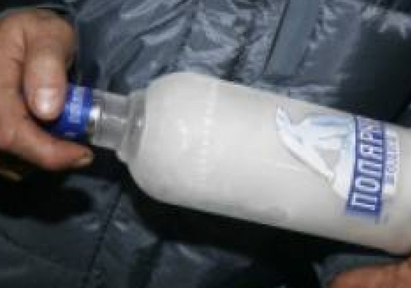Sighet: Cu sticlele de votcă sub haină