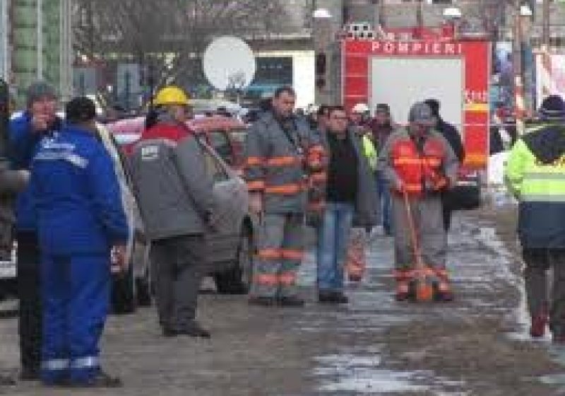 SIGHET : Toate cladirile de pe strada Corneliu Coposu in afara de clubul unde s-a produs prima deflagratie au fost reconectate la reteau electrica SIGHET : Toate cladirile de pe strada Corneliu Coposu in afara de clubul unde s-a produs prima deflagratie au fost reconectate la reteau electrica