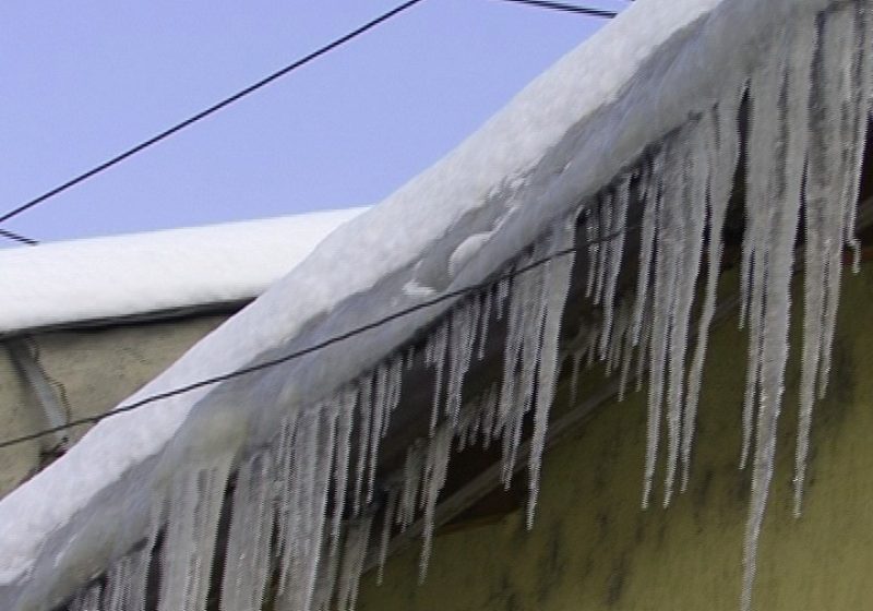 SIGHET: Ţurţurii ameninţă sighetenii