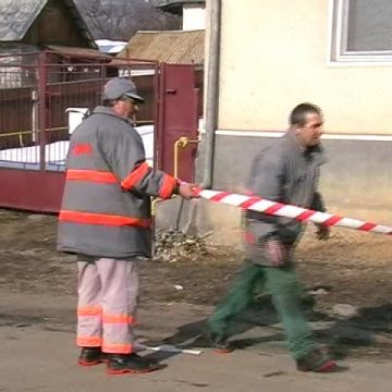 Baia Mare: PSIHOZA GAZULUI – Conductă de gaz fisurată, lângă Căminul de Bătrâni din Baia Sprie. Localnicii se tem să nu se producă o tragedie, ca la Sighet Baia Mare: PSIHOZA GAZULUI – Conductă de gaz fisurată, lângă Căminul de Bătrâni din Baia Sprie. Localnicii se tem să nu se producă o tragedie, ca la Sighet