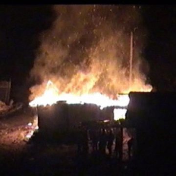 Baia Mare: O locuinţă din cartierul Ferneziu a fost devastată de flăcări Baia Mare: O locuinţă din cartierul Ferneziu a fost devastată de flăcări