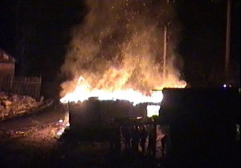 Baia Mare: O locuinţă din cartierul Ferneziu a fost devastată de flăcări