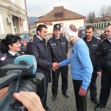Baia Mare: Căpitanul Dacian Marina-Fit (I.S.U. Maramureş), victimă a exploziei de la Sighet, a fost externat în această dimineaţă. Vezi FOTO Baia Mare: Căpitanul Dacian Marina-Fit (I.S.U. Maramureş), victimă a exploziei de la Sighet, a fost externat în această dimineaţă. Vezi FOTO