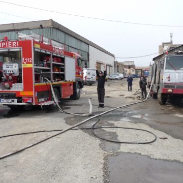 Baia Mare: Incendiu acoperiș pe platforma IMMUM din Baia Mare Baia Mare: Incendiu acoperiș pe platforma IMMUM din Baia Mare