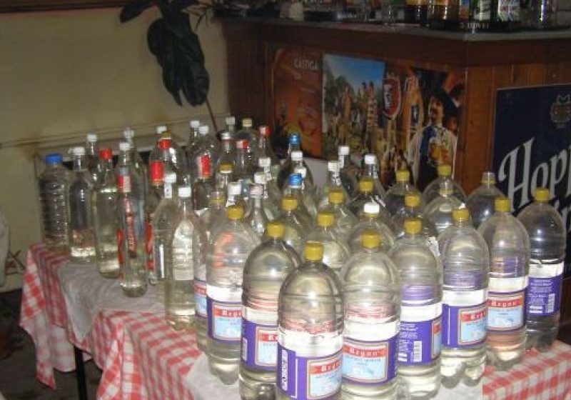 155 de alcool confiscat de către poliţişti în timpul unei acţiuni pe raza localităţii Vişeu de Sus