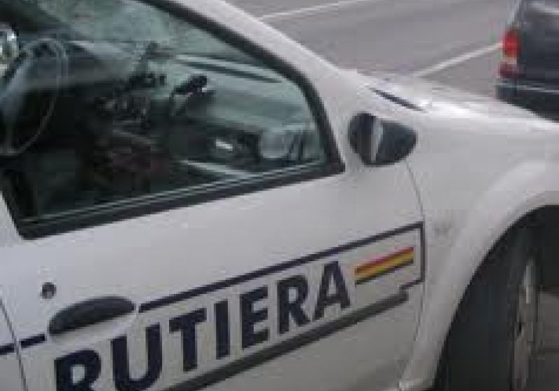 A refuzat să oprească la semnalul regulamentar al agenţilor de circulaţie A refuzat să oprească la semnalul regulamentar al agenţilor de circulaţie