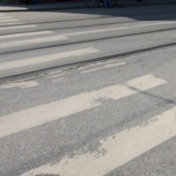 Fetiţă de 10 ani a traversat strada printr-un loc nepermis şi a fost victima unui accident rutier în Săliştea de Sus Fetiţă de 10 ani a traversat strada printr-un loc nepermis şi a fost victima unui accident rutier în Săliştea de Sus