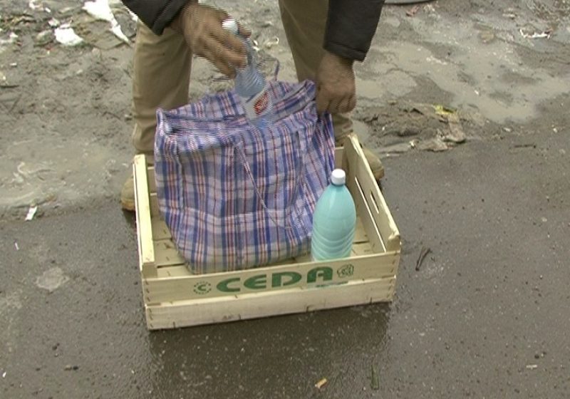 SIGHET: Alimente vândute la colţ de stradă SIGHET: Alimente vândute la colţ de stradă