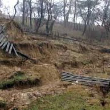 Maramureş: Alunecări de teren la Coroieni şi Chelinţa