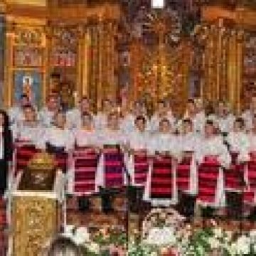 Baia Mare: Concert extraordinar de Florii, cu Ansamblul Folcloric Naţional Transilvania Baia Mare: Concert extraordinar de Florii, cu Ansamblul Folcloric Naţional Transilvania