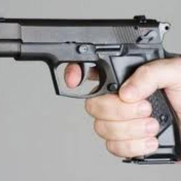 Armă neletală deţinută fără drept a fost găsită de poliţişti la un cetăţean din Vişeu Armă neletală deţinută fără drept a fost găsită de poliţişti la un cetăţean din Vişeu
