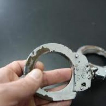 Ieri poliţiştii au identificat şase autori de furturi comise pe raza judeţului Ieri poliţiştii au identificat şase autori de furturi comise pe raza judeţului