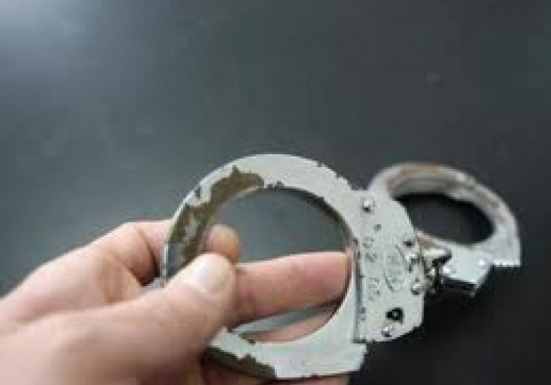 Ieri poliţiştii au identificat şase autori de furturi comise pe raza judeţului Ieri poliţiştii au identificat şase autori de furturi comise pe raza judeţului