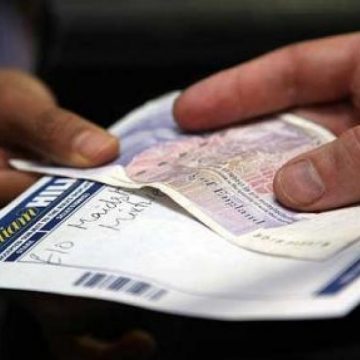 Un tânăr de 23 de ani este căutat de poliţie pentru comiterea unui furt dintr-o agenţie de pariuri sportive din Baia Mare
