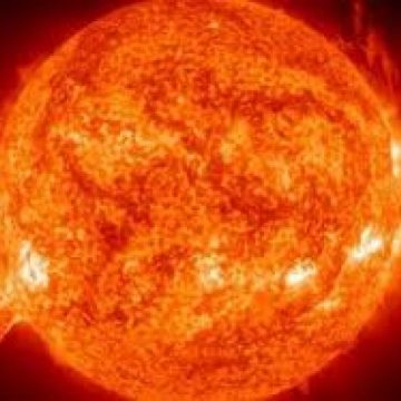 Cea mai mare furtună solară din ultimii cinci ani se îndreaptă spre Pământ Cea mai mare furtună solară din ultimii cinci ani se îndreaptă spre Pământ