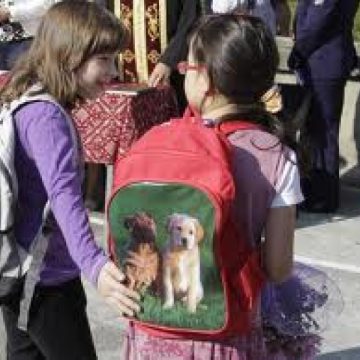 SIGHET: Personalul de la unităţile şcolare din Sighet s-a văzut nevoit să apeleze la varianta completării cererilor de mână  pentru inscrierile pentru clasa o si clasa I